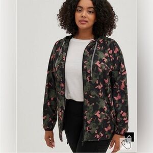 Torrid Happy Camper Camo Stretch Woven Light Weight Active Jacket Size 5